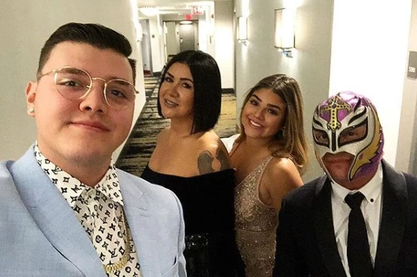 Rey Mysterio and his 2 children with his wife