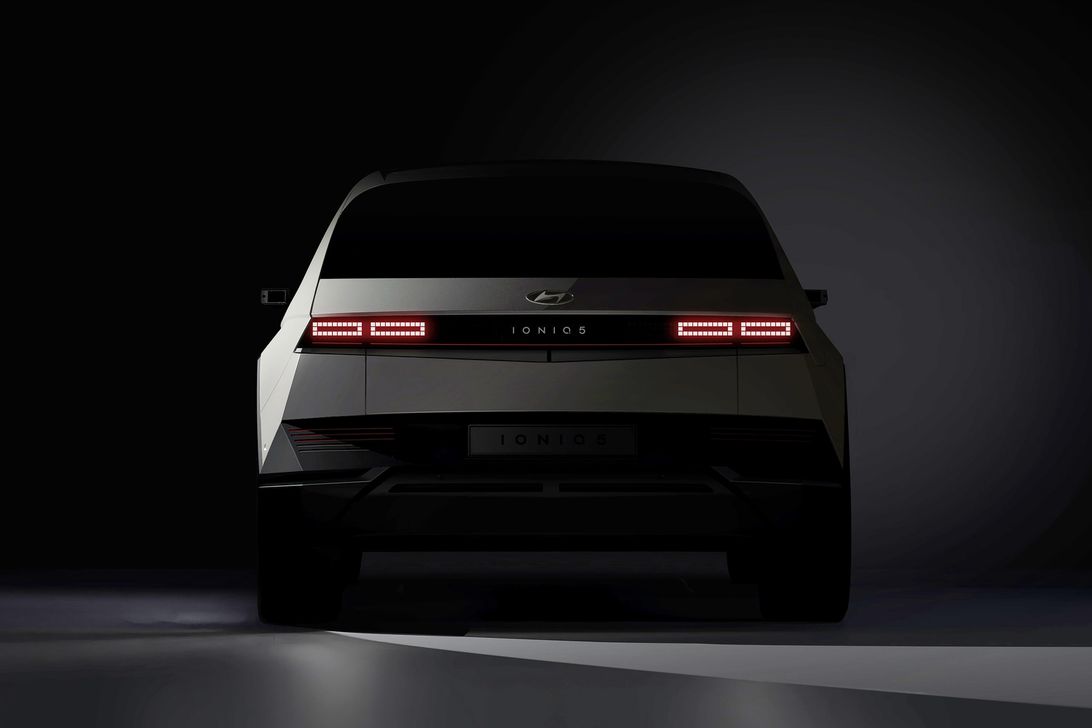 2022-hyundai-ioniq-5-teaser-2