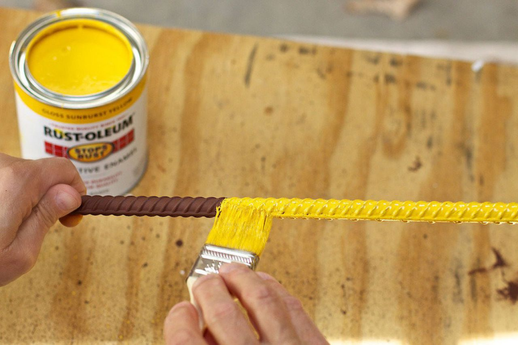 having an iron rod painted with yellow paint to avoid rusting