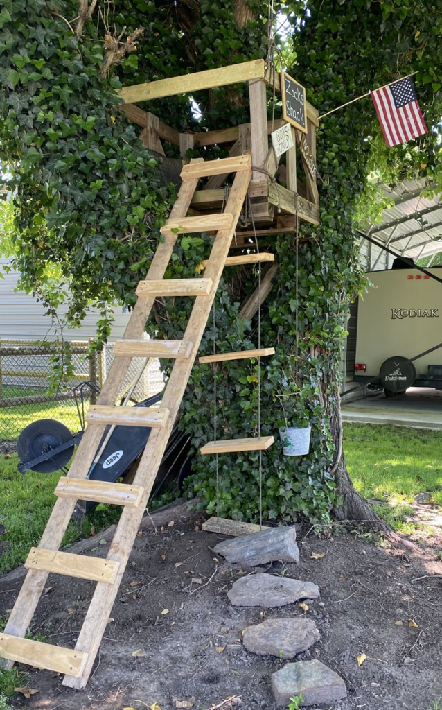 Straight ladder